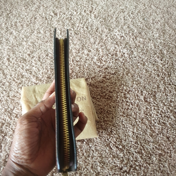 LOUIS VUITTON AUTHENTIC DAMIER WALLET - Picture 2 of 9